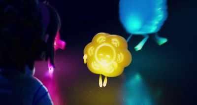 [Lunettes giggling] - Over the Moon