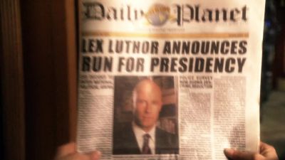 Luthor is making a play
for the oval office - Smallville