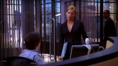 LYNETTE, CHECK IT OUT. - Desperate Housewives
