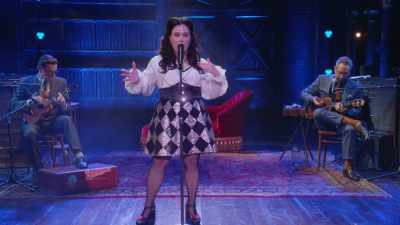 M-a plesnit cu penisul - Alex Borstein: Corsets & Clown Suits