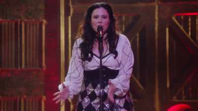 M-a plesnit - Alex Borstein: Corsets & Clown Suits