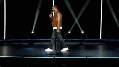 M-a sunat recrutorul
și mi-a spus că nu plec. - Mike Epps: Ready to Sell Out