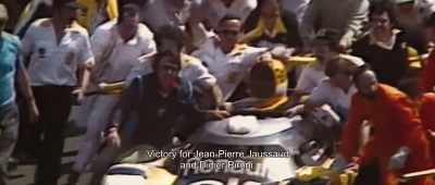 Mă aflu lângă Didier Pironi.
Plouă cu șampanie! - Villeneuve Pironi