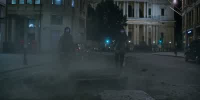 M! They are coming! Petrol cap, go! - Men in Black: International