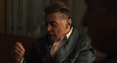 ما الخطب؟ لا شيء. - The Irishman