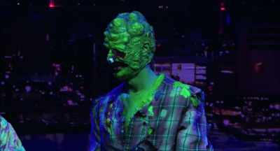 - Ma!
(audience chuckling) - The Toxic Avenger: The Musical