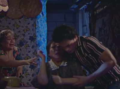 -Ma, I need to hide you.
-What will we do? - Leonor Will Never Die
