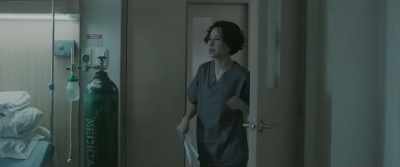 Ma'am, excuse me.
Here is your medical bill. - Sunod