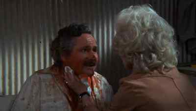 Ma'am, we got to get out of here. - Night of the Lepus