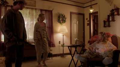 - Ma'am, I don't think
you understand the situation-- - 12 Desperate Hours