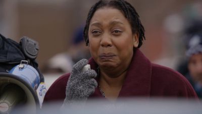 Ma'am. I got it. - Chicago Fire