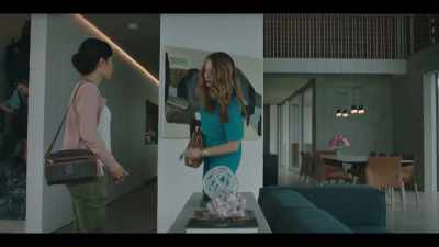 Ma'am, I need to talk to you.
Evie, I'm late. - The Unusual Suspects