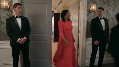 - MA'AM.
- I'LL BE RIGHT BACK. - Tyler Perry's The Oval