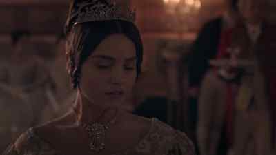 Ma'am, it's very hot in here. - Victoria