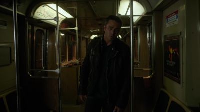 Ma'am, just put pressure on it. - Chicago Fire