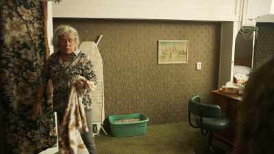 - Ma'am lives in Soestdijk Palace.
- That's been empty a long time. - Just Friends