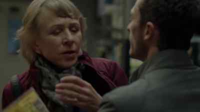 ‐Ma'am. Ma'am.
‐Let go of me. - Debris