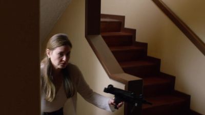 Ma'am, please open up. - Narcos