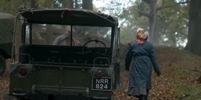 - Ma'am.
- What is it? - The Crown