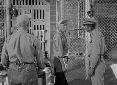 - Mac, you ever been in the punishment block?
- No. - Riot in Cell Block 11