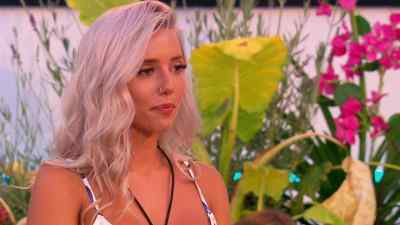 Mac, tonight you are
in this shitty position... - Love Island Australia