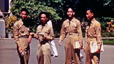 MacArthur wonders why 16
million American nationals - The Pacific War in Color