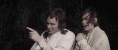 - Macbeth shall never vanquished be.
- Never, never. - Macbeth