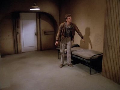MacGYVER: All right, think, MacGyver, think. - MacGyver