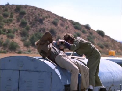 MACGYVER: Dave, give me a light. - MacGyver