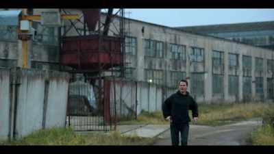 [MACHINERY RUMBLING] - Young Wallander