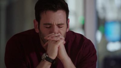 [machines beeping] - Chicago Med