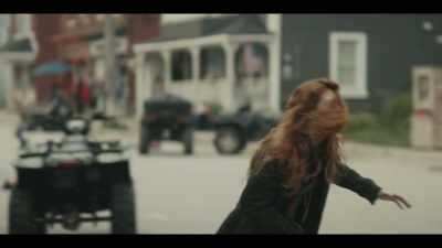 Mack! Mom! Watch out! Jodi! - Y: The Last Man
