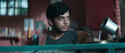 Madam is smart. She keeps
hanging around Vinay's office. - Mardaani 2