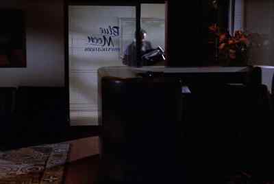 Maddie, come on,
the elevator's here. - Moonlighting