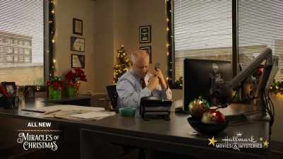 - Maddie?
- Sorry, Mr. Bailey, - USS Christmas