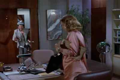 - Maddie.
- You enjoy undermining me. - Moonlighting