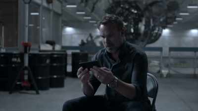 -MADDOX: George Jones,
he's alive.
-BRYAN: That's impossible. - Debris