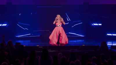 MADI: Okay, so the most
important thing is - Carrie Underwood: Reflection