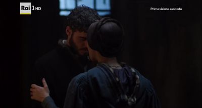 Madonna, you must go. - Medici: Masters of Florence