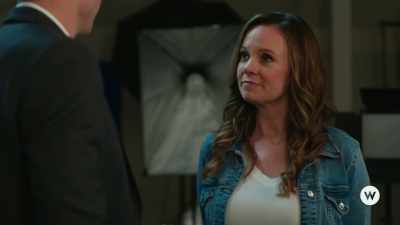 [Maggie laughing] - Dating the Delaneys