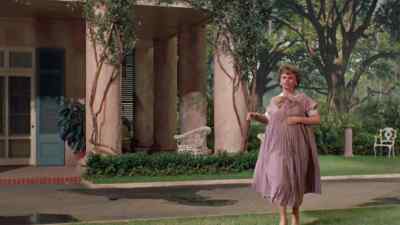 Maggie, you stop that! - Cat on a Hot Tin Roof