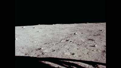-Magnificent sight out here.
-Magnificent desolation. - Apollo: The Forgotten Films