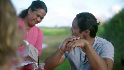- Mahalo, aunty.
- Aunty? - Romance in Hawaii