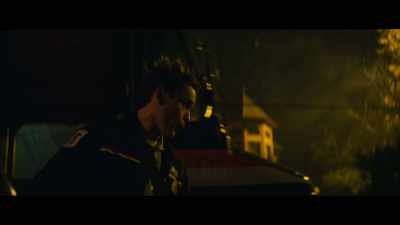 Mailman Lex walks up
to the front door, - Deadly Class