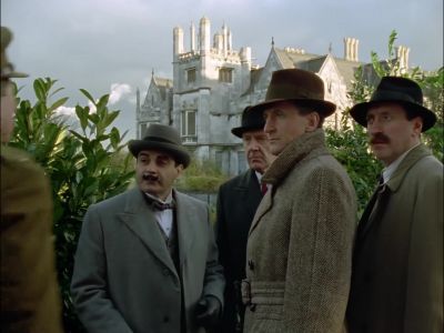 -[Major] Excuse me, sir.
All in place now. - Agatha Christie's Poirot