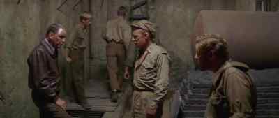 - Major, move those parcels to the sickbay.
- What did you say? - Von Ryan's Express