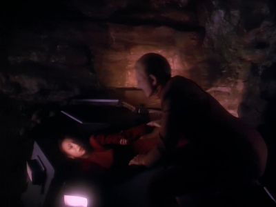- Major, wake up.
- Odo, what happened? - Star Trek: Deep Space Nine