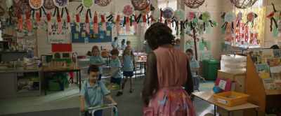 ♪ Make a circle, make a circle ♪ - Little Monsters