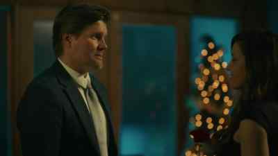 Make yourself comfortable,
and, uh, I'll go get dinner. - A Novel Christmas