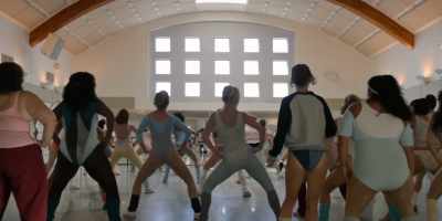 ♪ Make me feel mighty real ♪ - GLOW